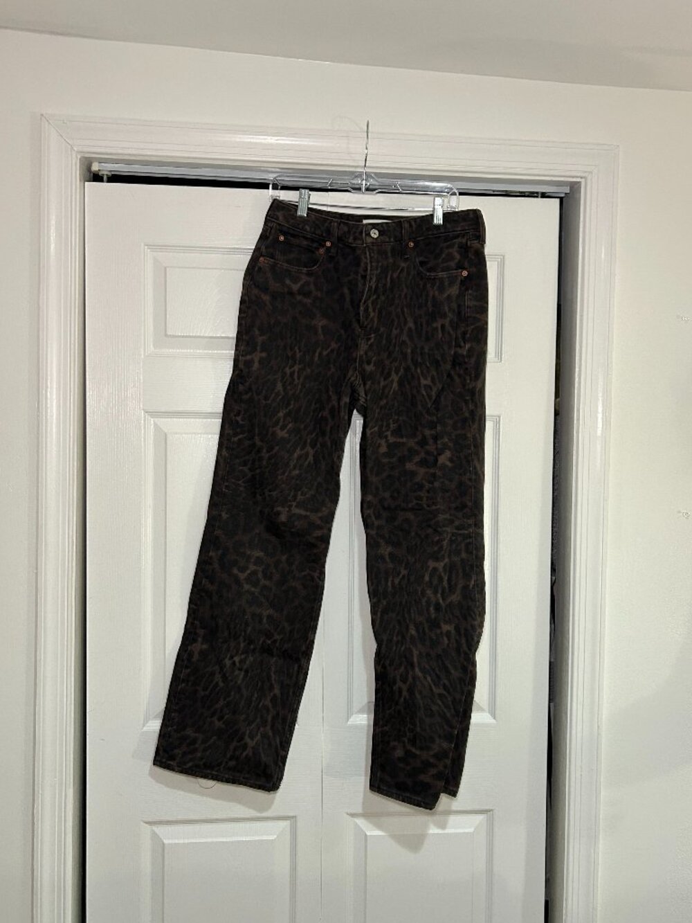 Curve Love Mid Rise 90s Straight Leopard Print Jean
